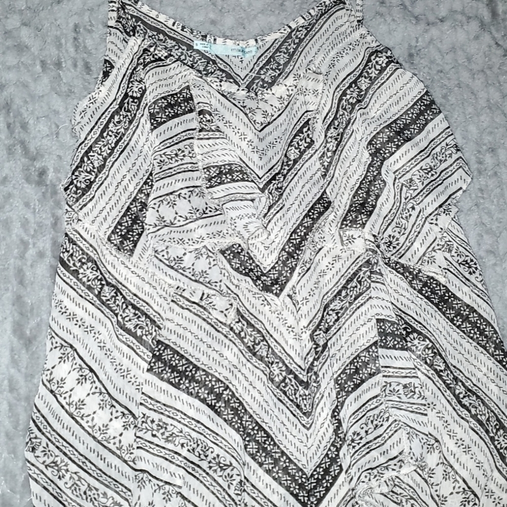 Maurices tank size small flowy